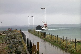 Picture of the ferry approaching the pier at Tayinloan