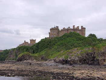 Picture of the castle from the shore