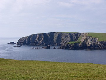 Picture of the cliffs in the north of the bay