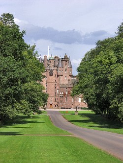 Picture of the approach to Glamis Castle