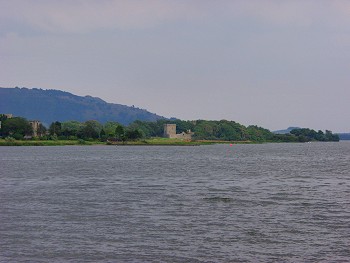 Picture of Loch Leven with the castle